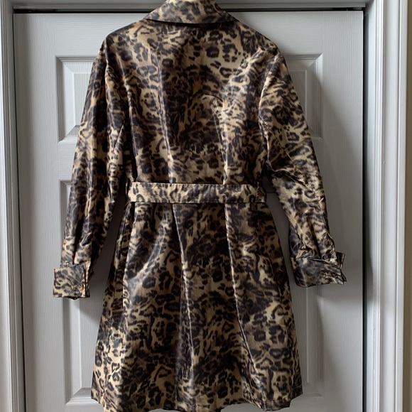 Hilary Radley roomy leopard print unlined belted raincoat buttoned cuffs EUC - Picture 2 of 9